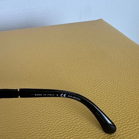 CHANEL Elegant Black Sunglasses - Picture 3 of 5